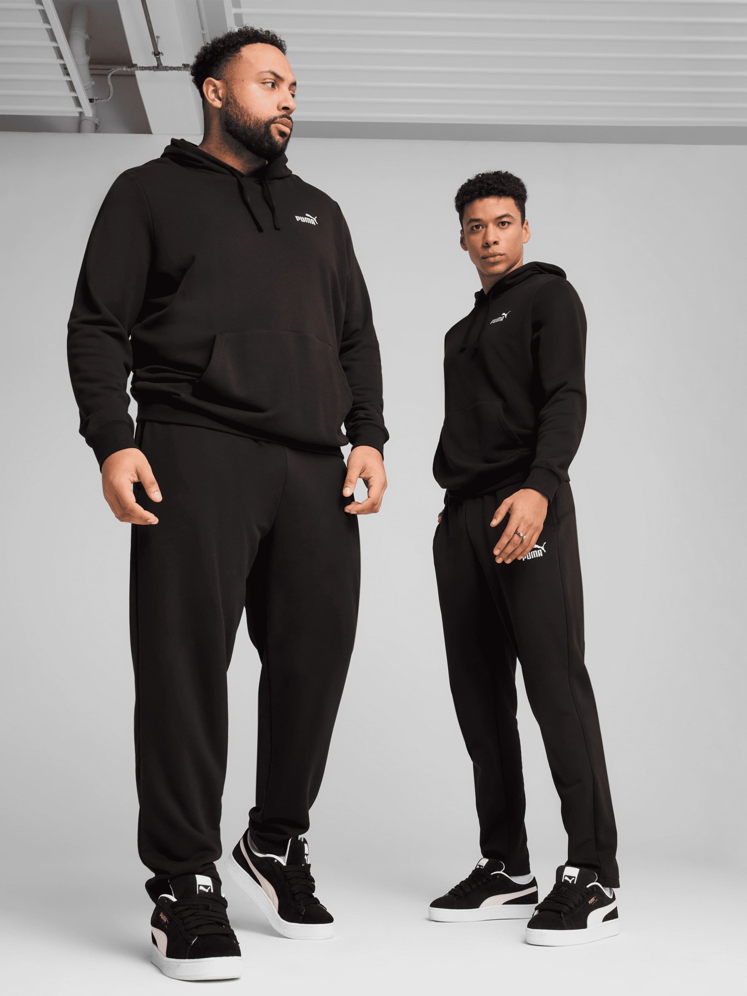 Брюки мужские Puma ESS No. 1 Logo Sweatpants черные 68261201 изображение 4