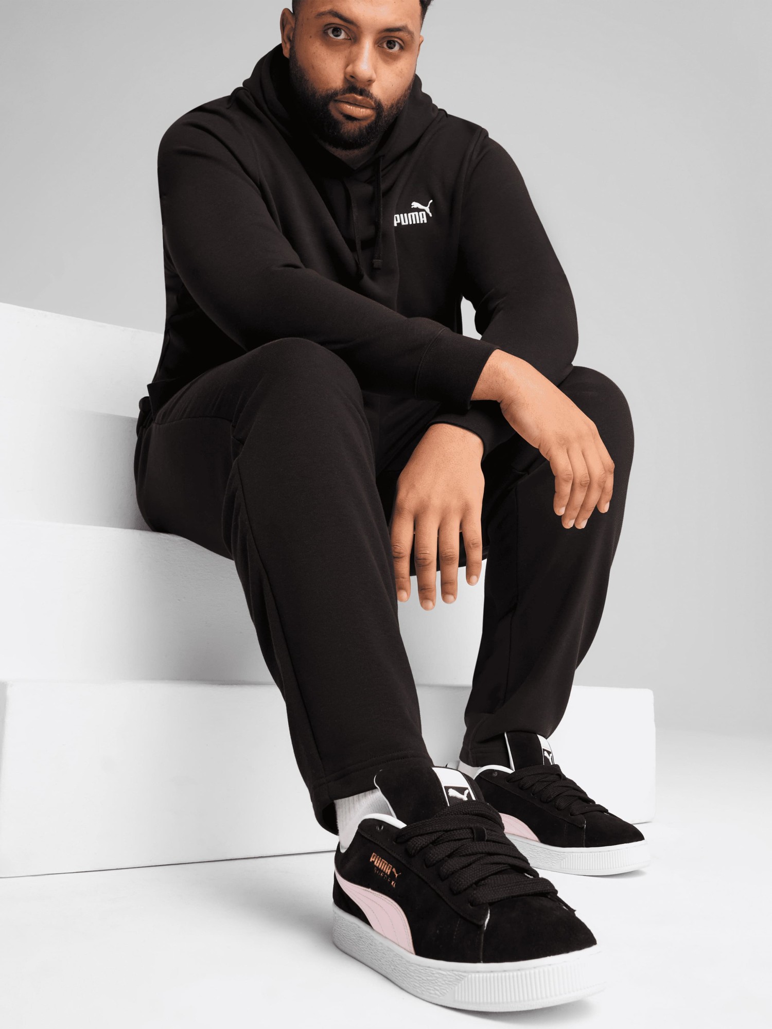 Брюки мужские Puma ESS No. 1 Logo Sweatpants черные 68261201 изображение 5