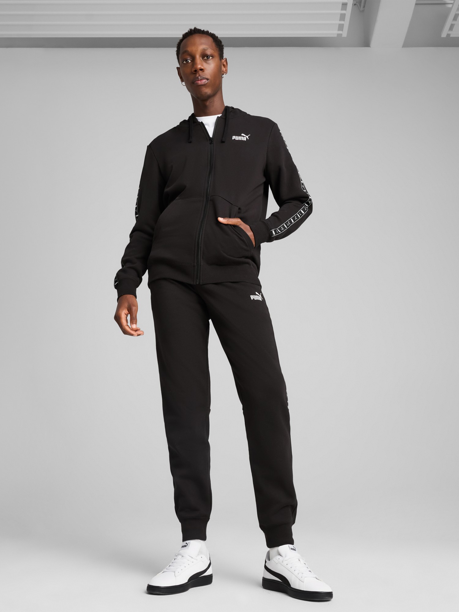 Брюки мужские Puma ESS TAPE Sweatpants черные 68467901 изображение 4
