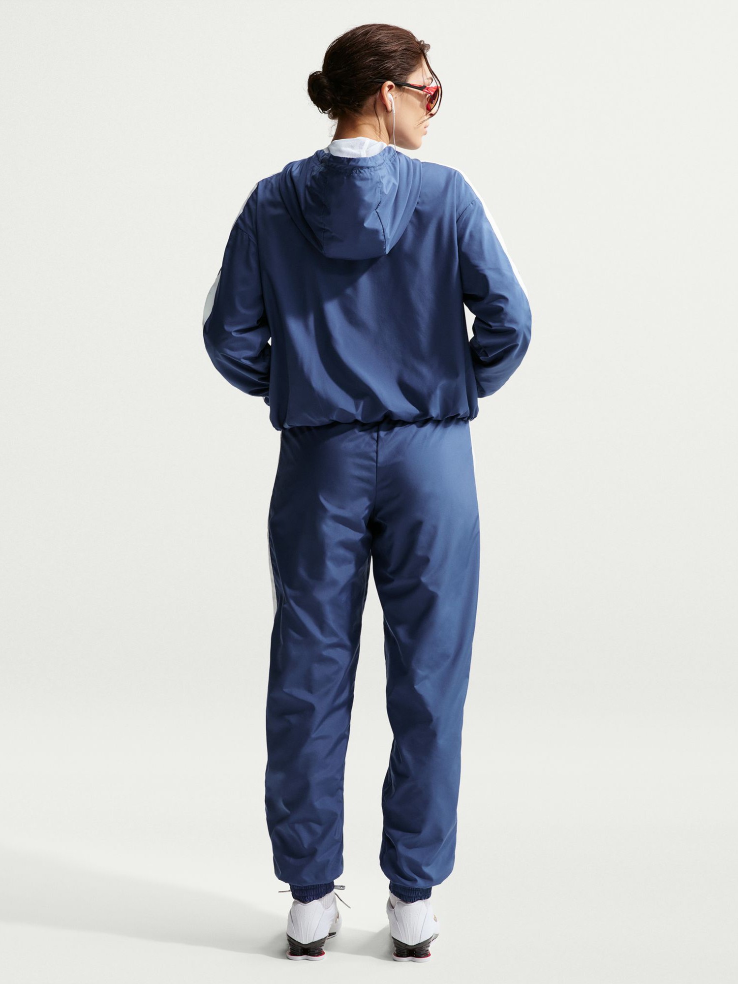 Ветровка женская Nike W NSW ESSNTL UV WVN JKT HD синяя FV6298-461 изображение 3
