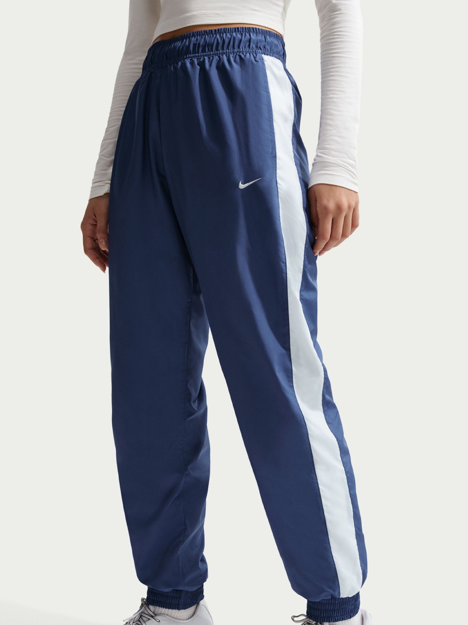 Брюки женские Nike W NSW OTG UV ESSNTL WVN MR JG синие FV7660-461 изображение 2