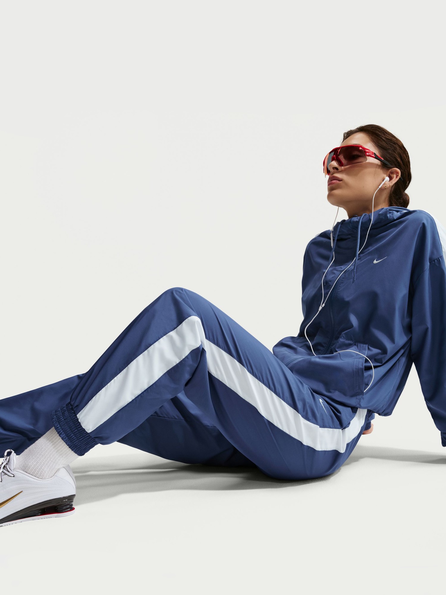 Брюки женские Nike W NSW OTG UV ESSNTL WVN MR JG синие FV7660-461 изображение 4