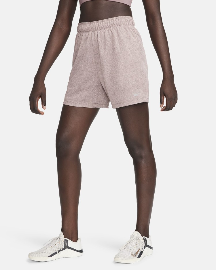 Шорты женские Nike W NK ATTACK DF MR 5IN SHORT коричневые DX6024-208 изображение 2