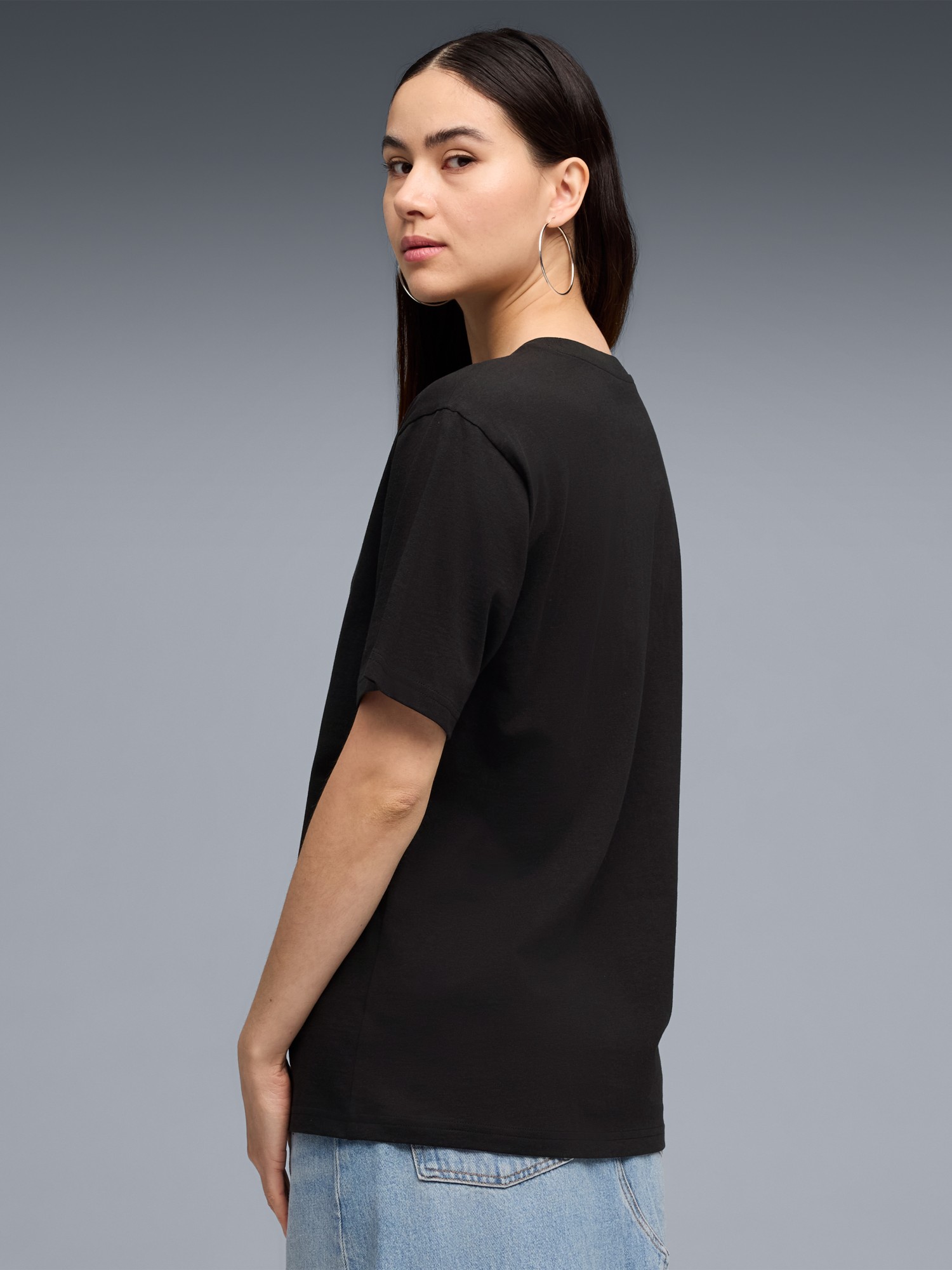 Футболка женская Puma HER Relaxed Graphic Tee черная 69188401 изображение 3