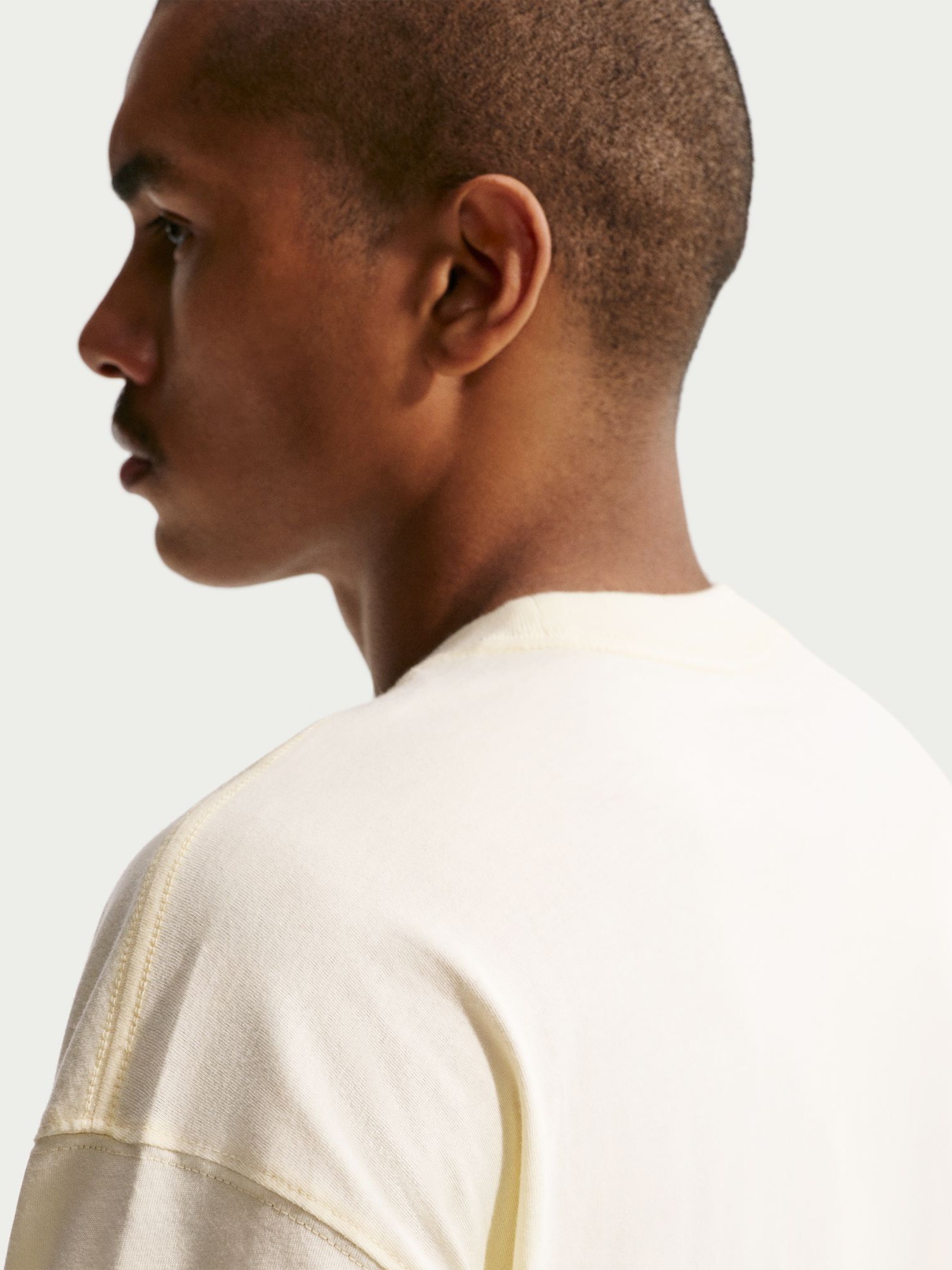 Футболка мужская Nike U NSW TEE LSE NIKE бежевая IH1361-113 изображение 5