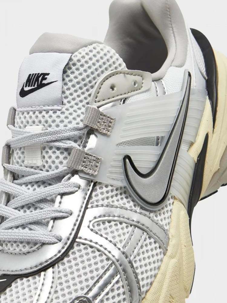 Кроссовки женские Nike W NIKE V2K RUN серые FD0736-100 изображение 4