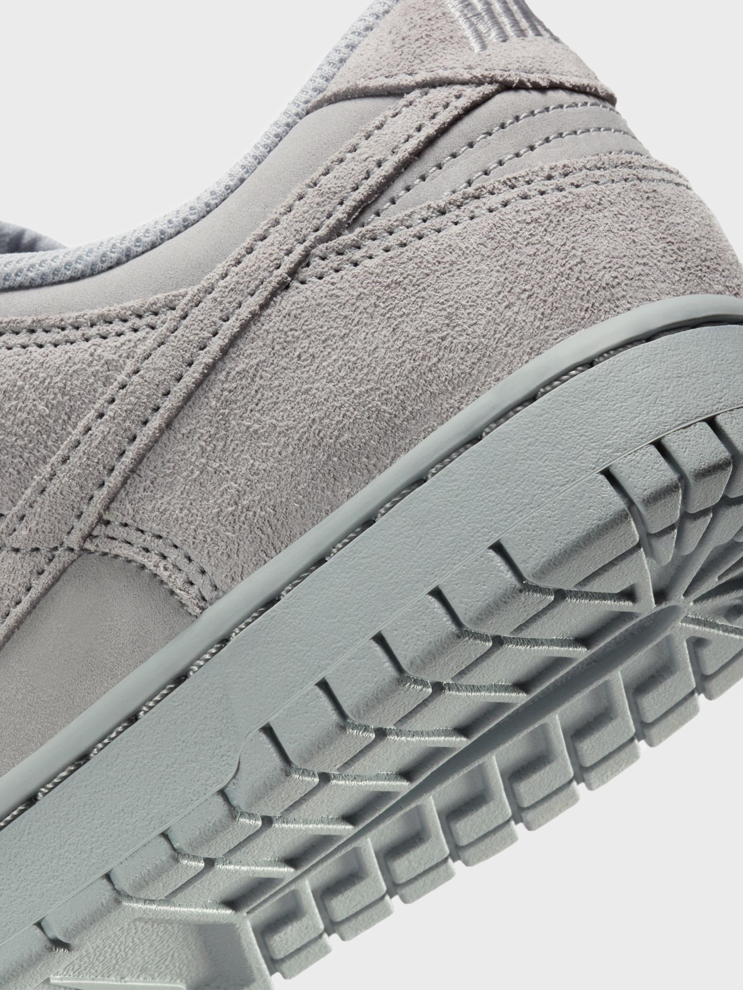 Кроссовки мужские Nike DUNK LOW RETRO SE серые IB6651-002 изображение 5