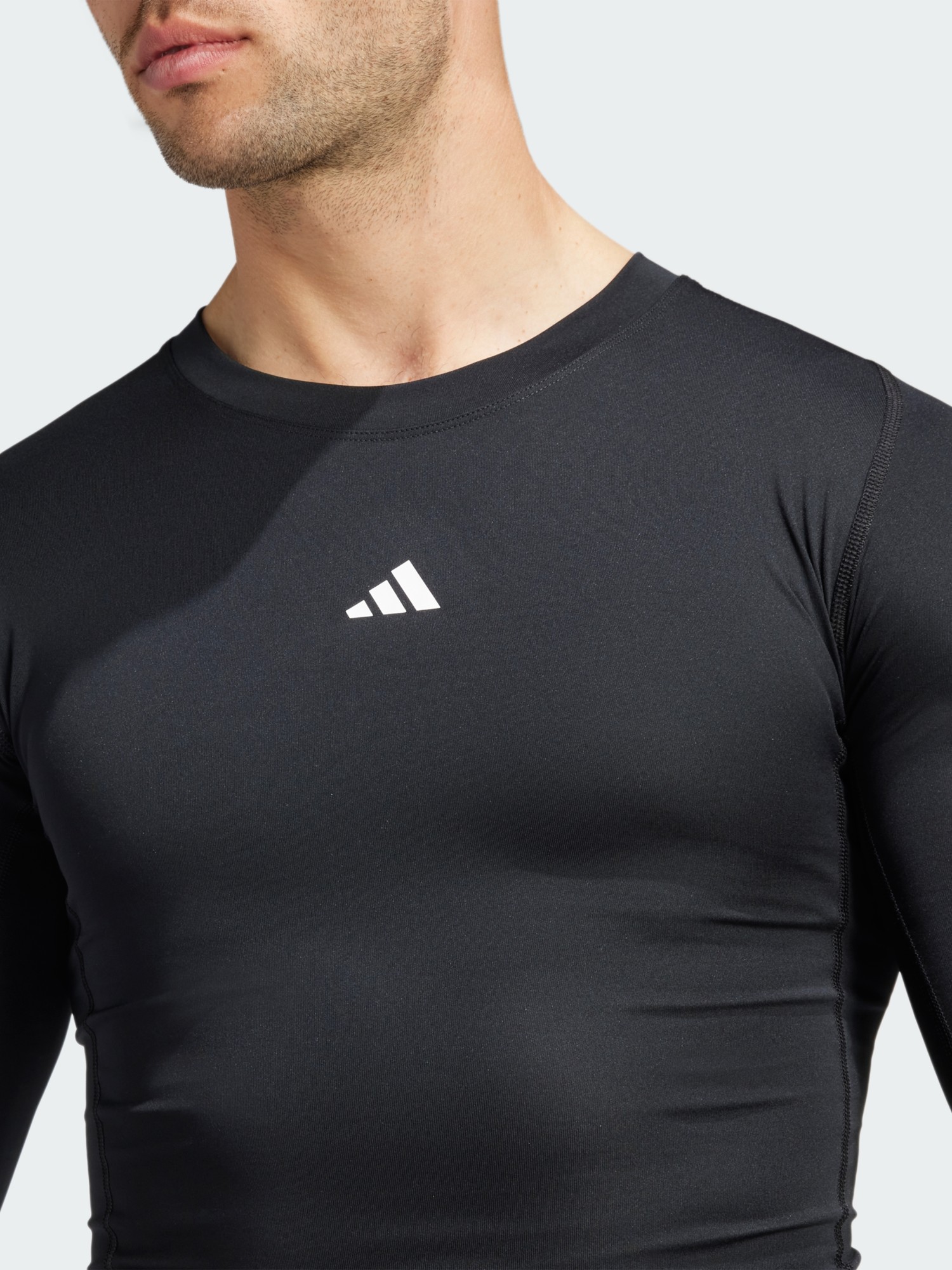 Футболка мужская Adidas TF LS TEE черная JE6702 изображение 4