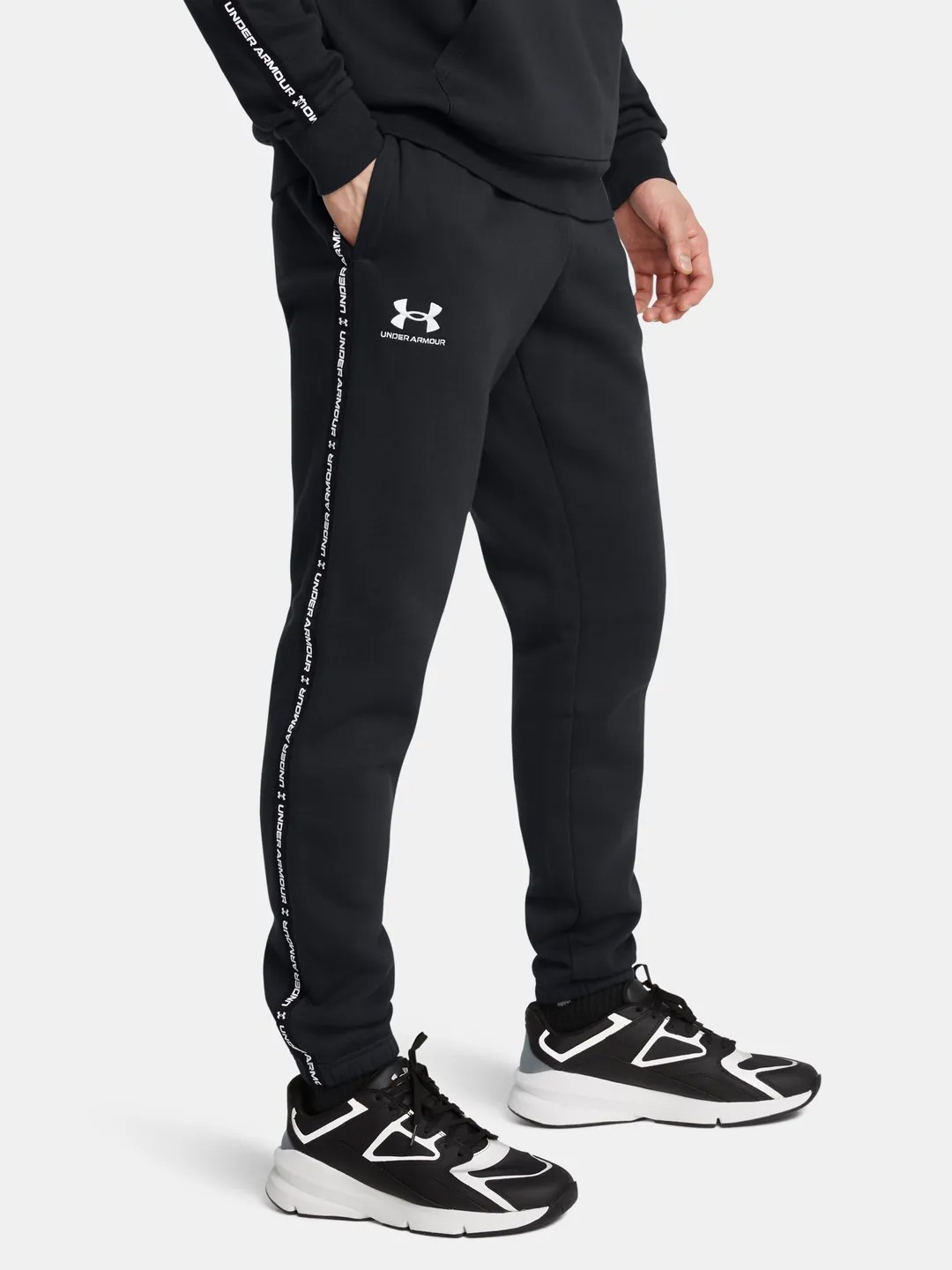 Брюки мужские Under Armour UA Icon Fleece Jgr Taping черные 1389358-001 изображение 2