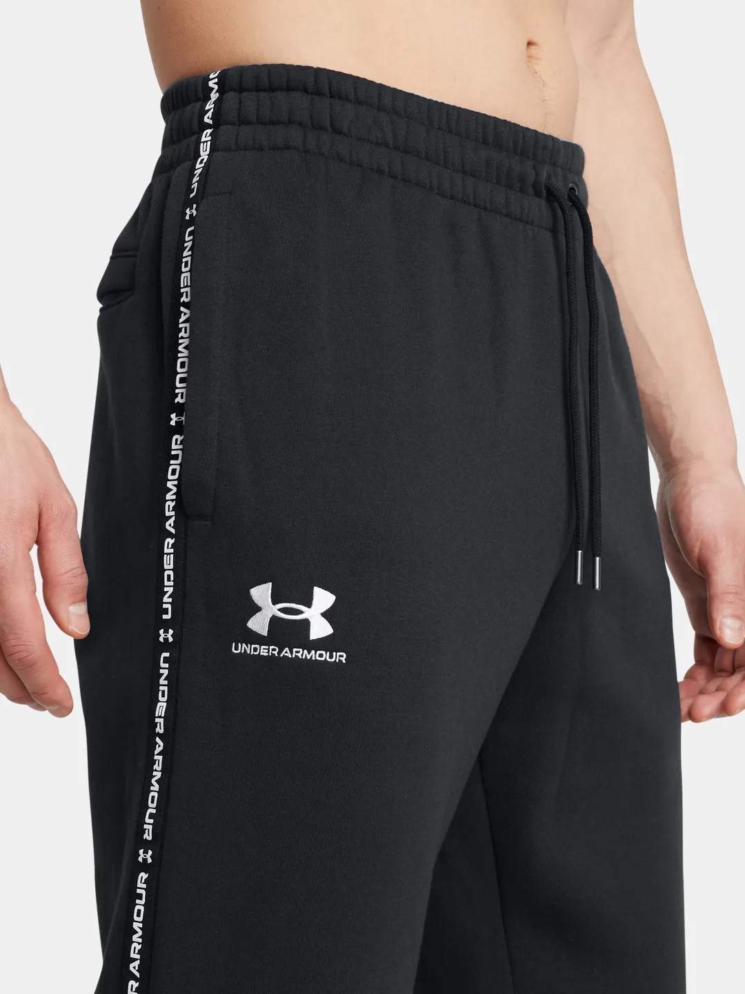 Брюки мужские Under Armour UA Icon Fleece Jgr Taping черные 1389358-001 изображение 4