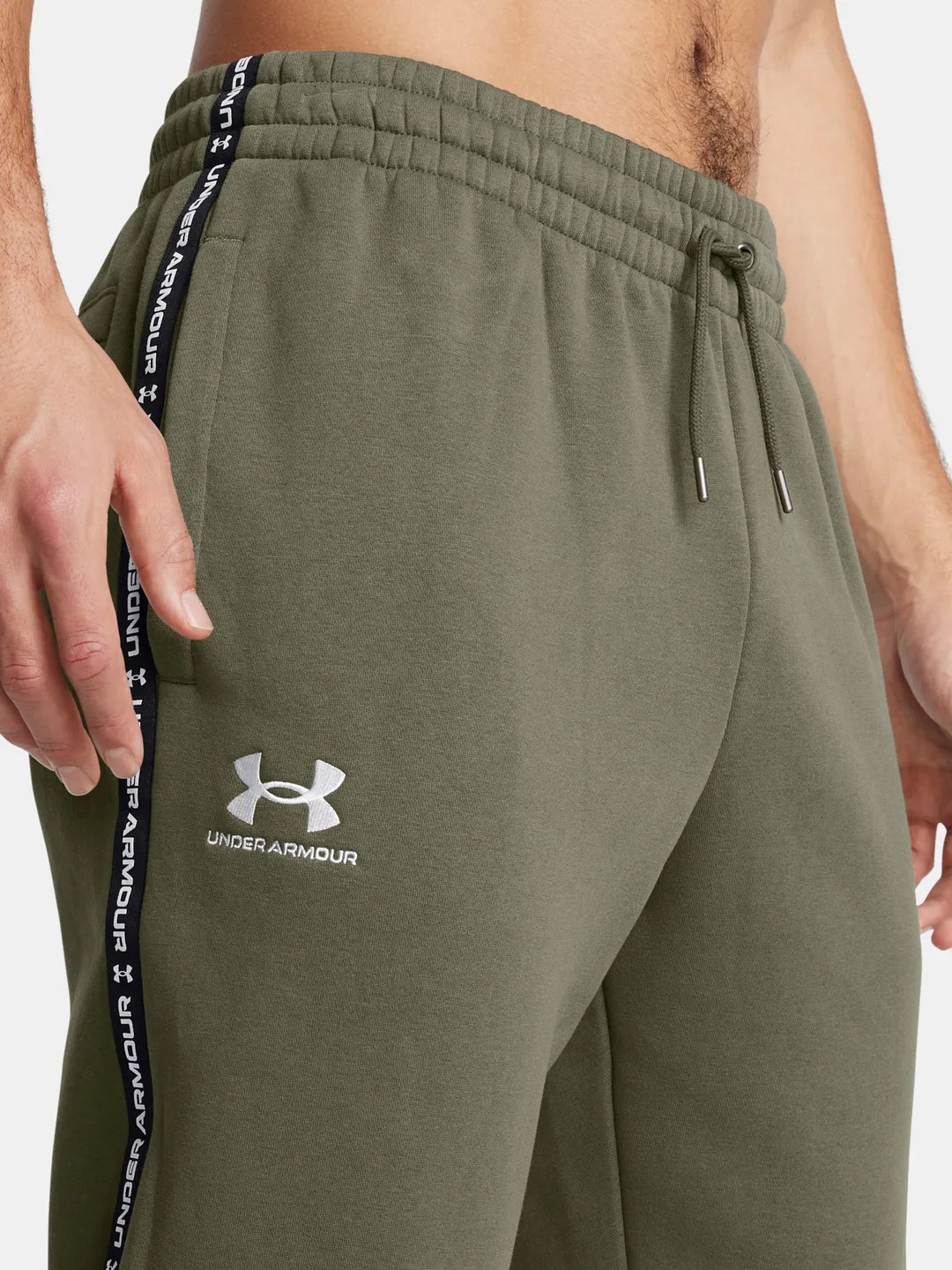 Брюки мужские Under Armour UA Icon Fleece Jgr Taping оливковые 1389358-390 изображение 4