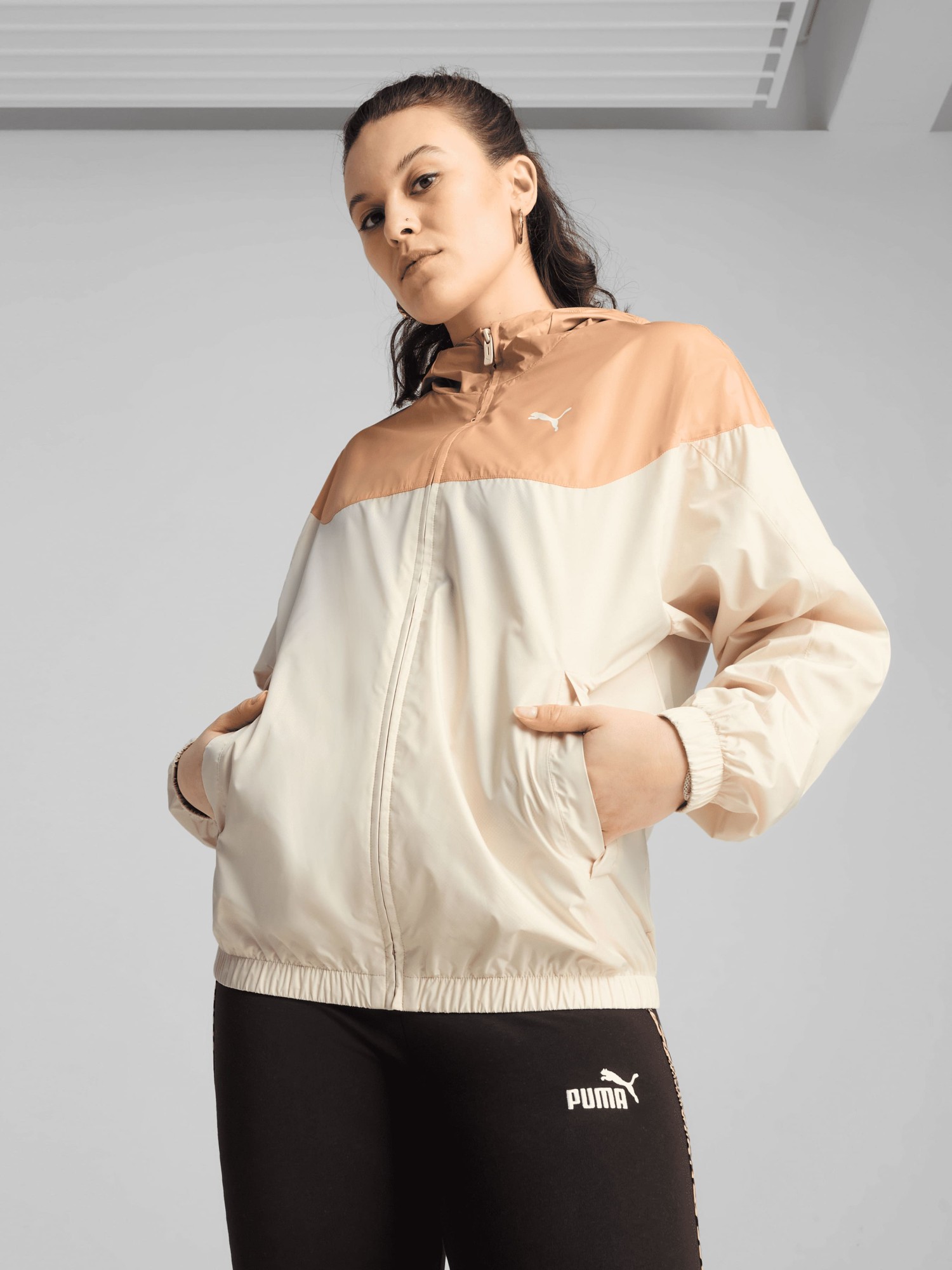 Ветровка женская Puma ESS Relaxed Windbreaker бежевая 68513487 изображение 2