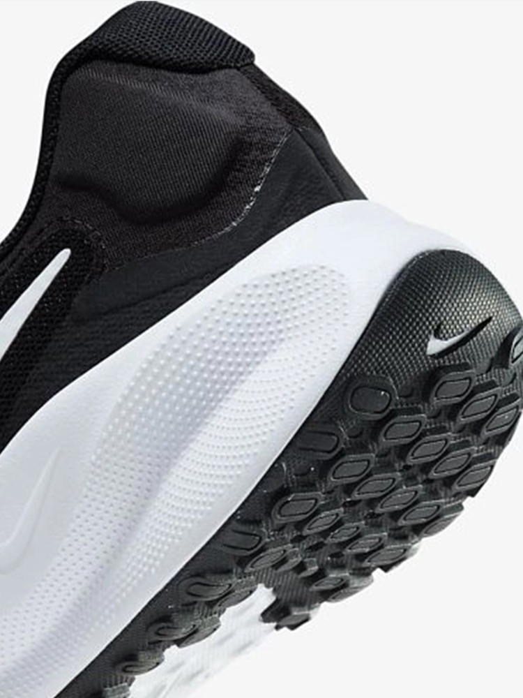 Кроссовки женские Nike W NIKE REVOLUTION 7 черные FB2208-003 изображение 5